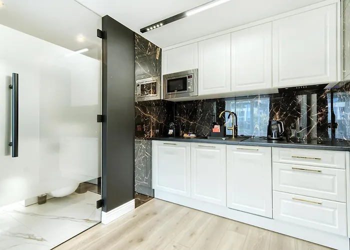 A&j Aparts غدينيا